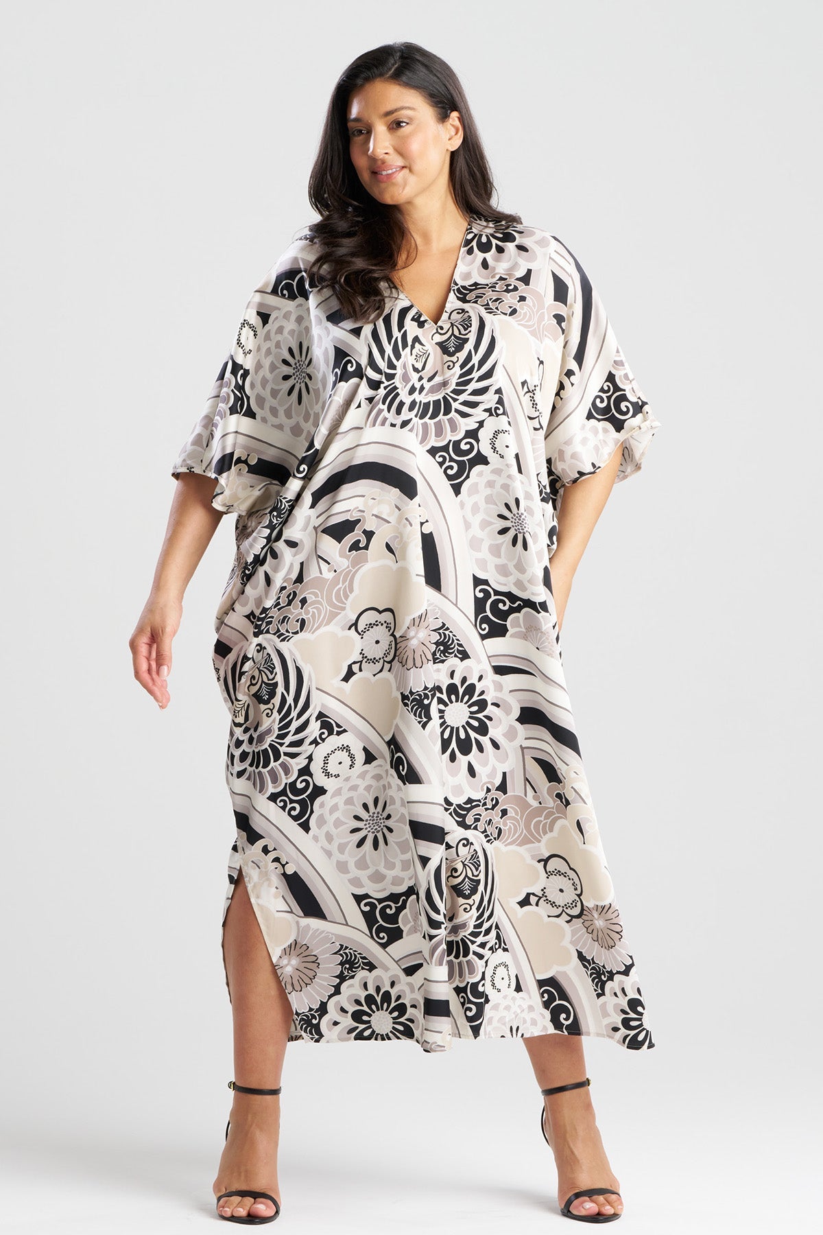 Medallion V-Neck Caftan Black