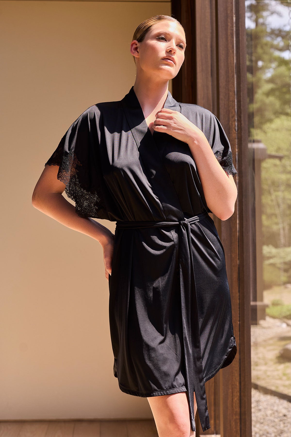 Enchant Short Wrap Black