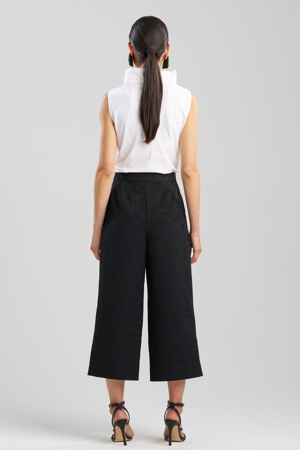 Buy Geo Texture Jacquard Wide Leg Cropped Pants online Black