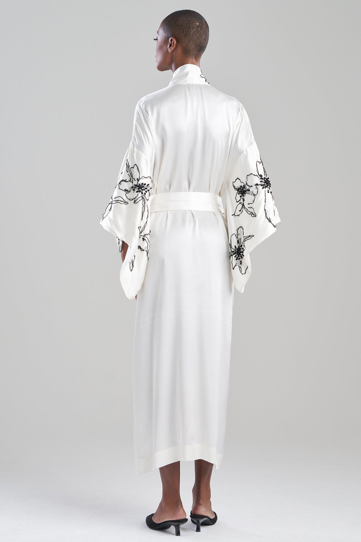 Couture Yumi Embroidered Silk Robe Warm White