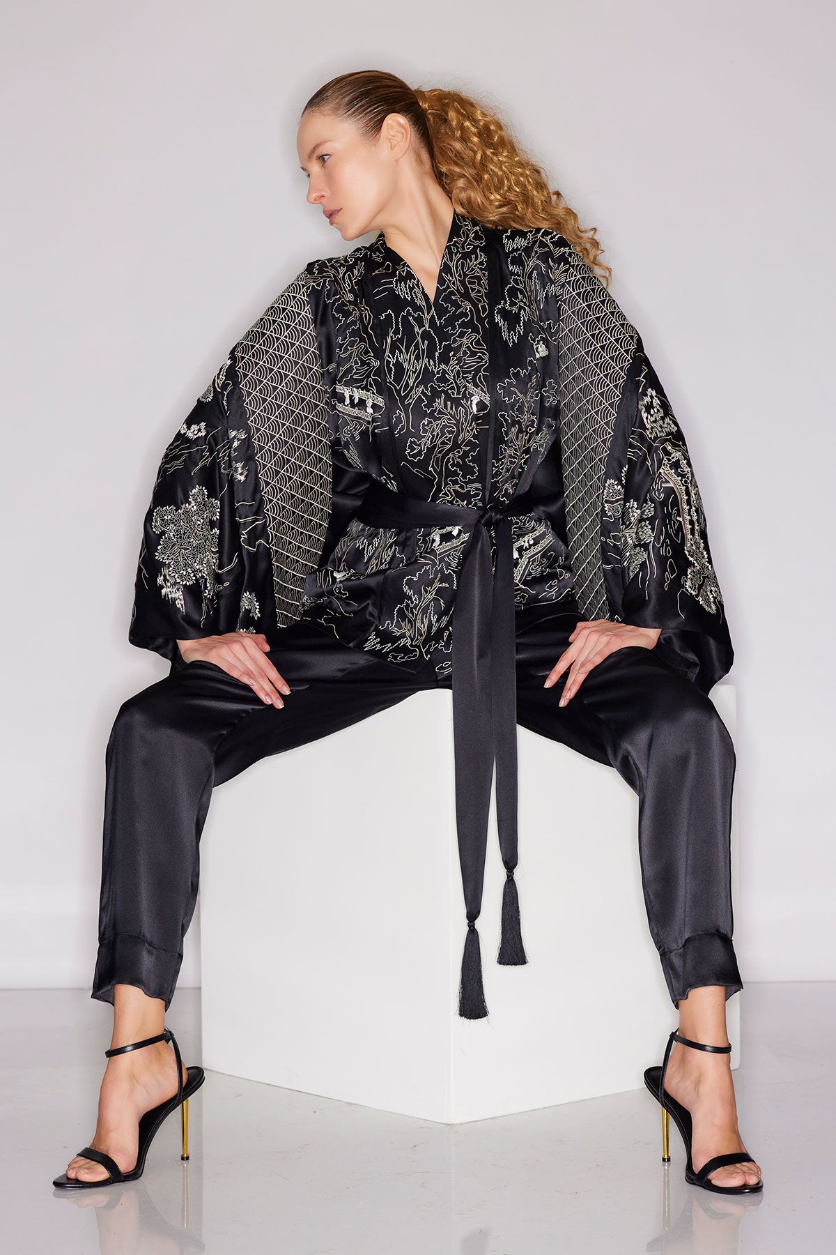 Couture Nara Embroidered Silk Kimono Wrap Black/White
