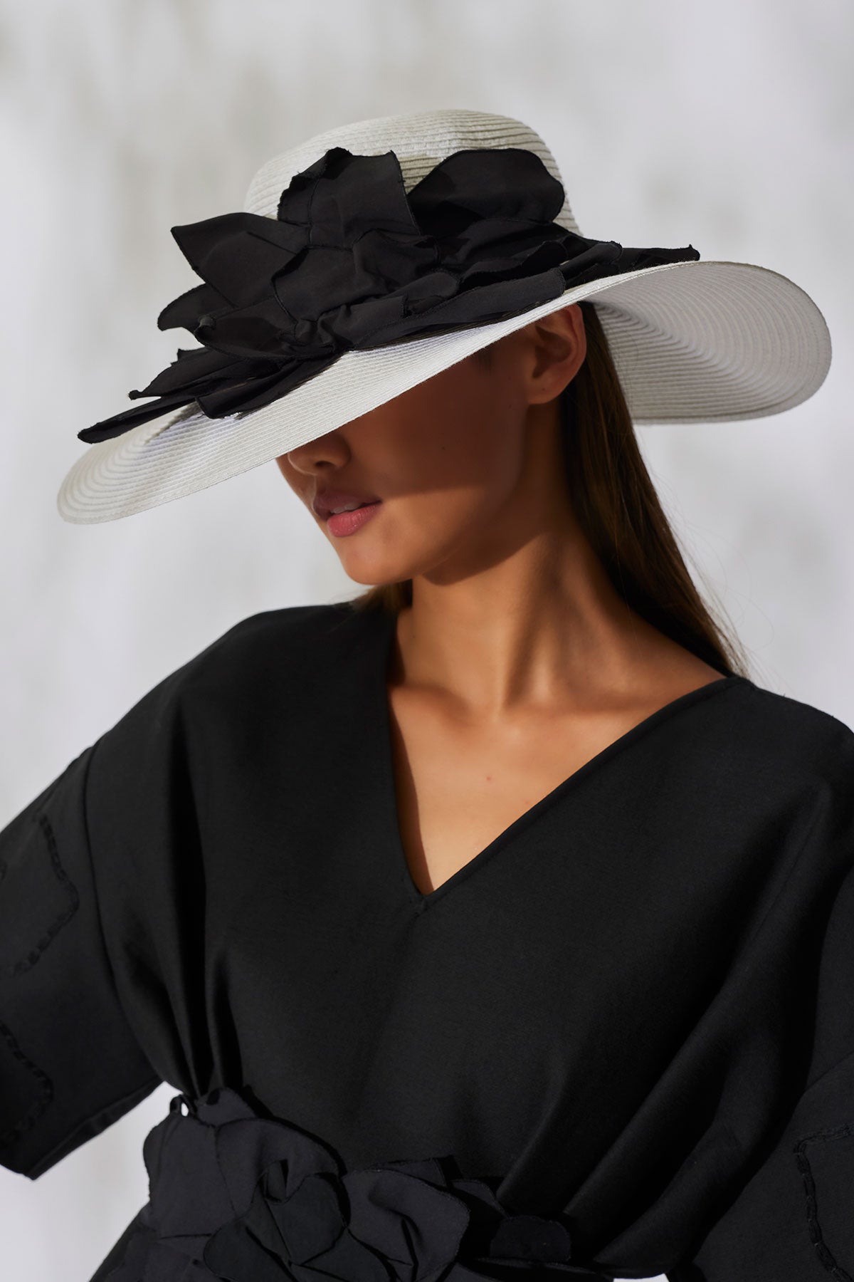 Techno Poplin Cut-Out 3D Applique Straw Hat White