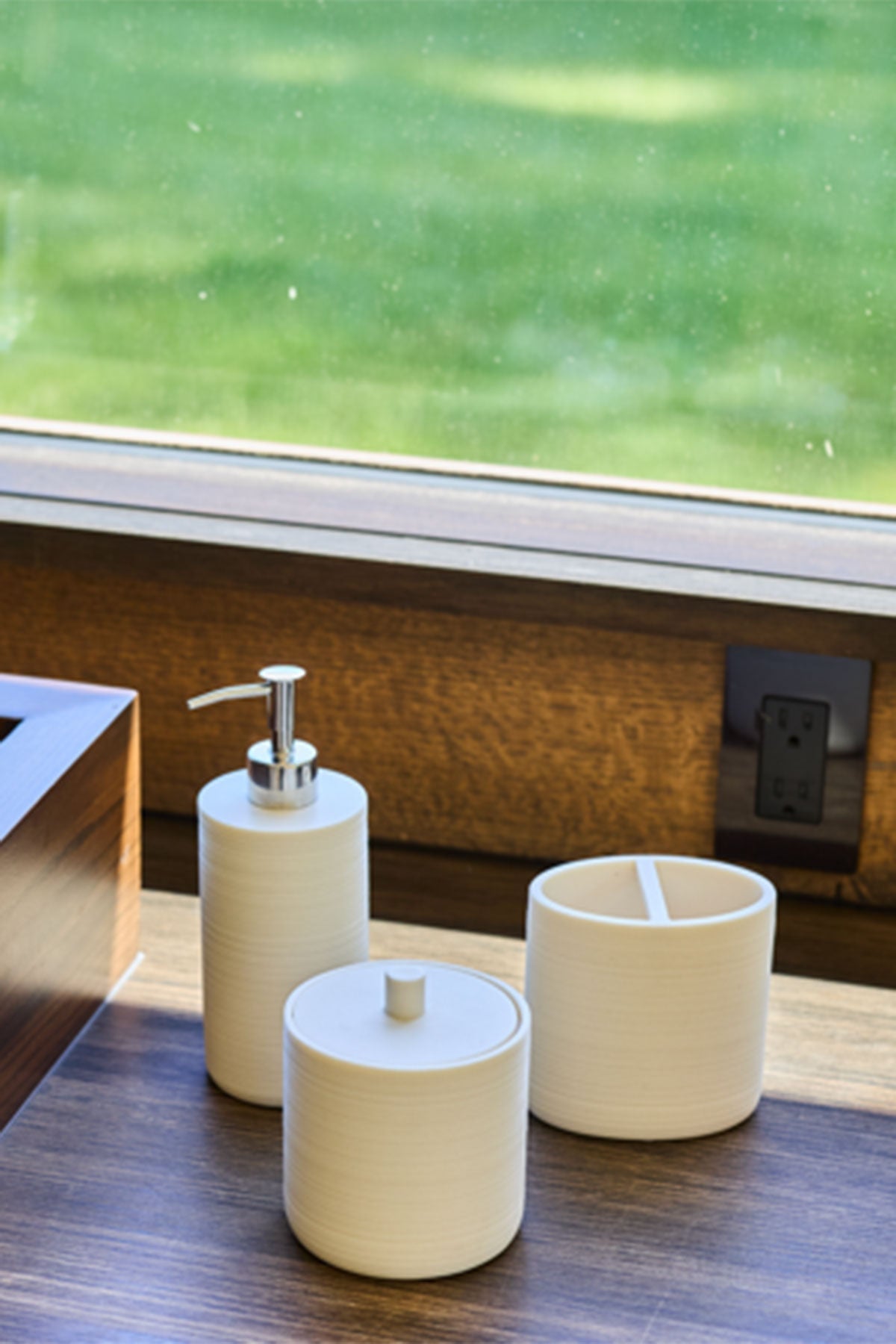 Infinity Lidded Jar Cream